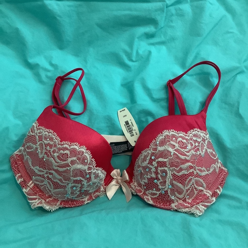 Victoria Secret plunge bra 32 C NWT
